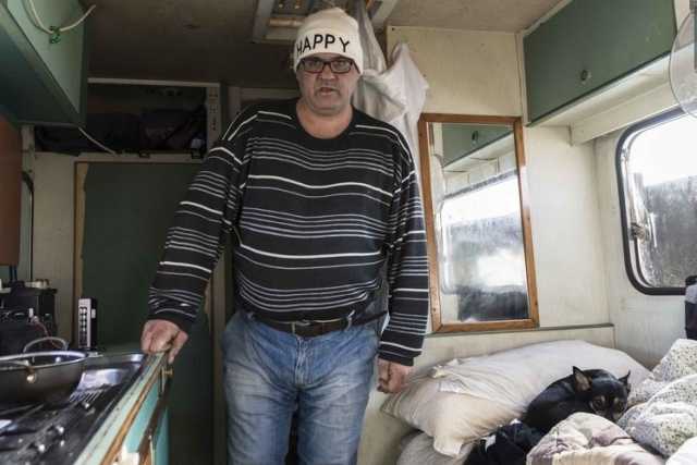 Bari, la coppia torna a vivere nel camper: �Il Comune ci aveva spedito tra i drogati�